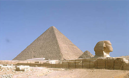 埃及金字塔与卢克索酒店