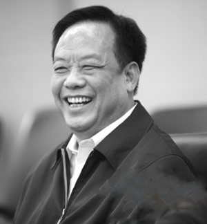 李毓全:不能一味借钱修路建楼堂馆所