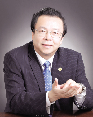全国人大代表 赖小民全国人大代表,中国华融资产管理股份有限公司党委