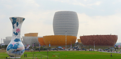 湖南陶瓷博览会开幕 建筑外观似巨型陶罐