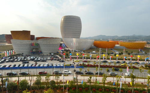 湖南陶瓷博览会开幕 建筑外观似巨型陶罐 -- 建筑畅言网