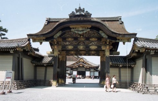 一面镜子--日本历史建筑的保护