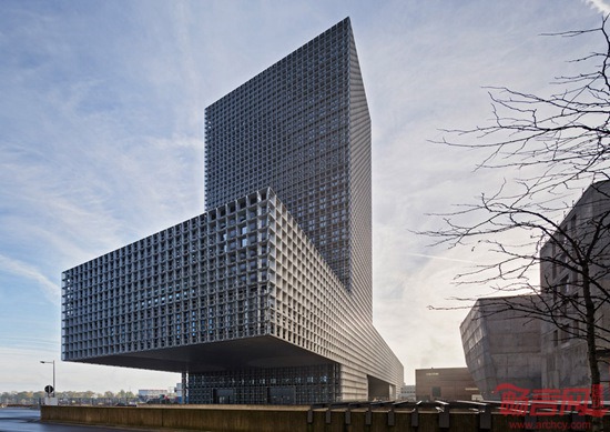 卢森堡:Maison du Savoir大学建筑