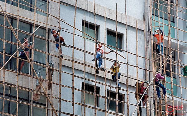 香港建筑工人一天工资2000港元 建筑工人薪资