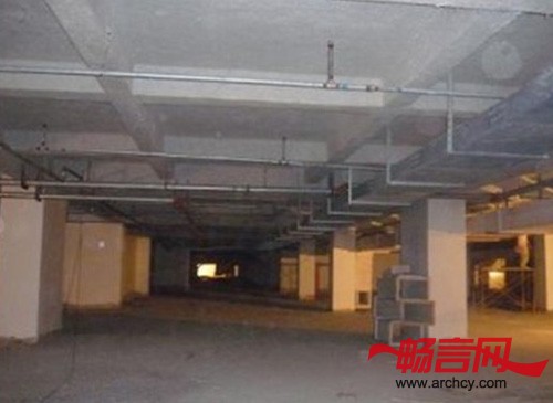 室顶棚保温效果图:地下室顶棚一般施工环境比较复杂,管线,管道比较多