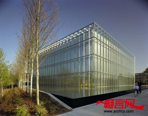 美国:俄勒冈大学John E. Jaqua学生运动员学术