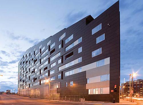 时评:玻璃幕墙成安全隐患 建筑业对风险认识不