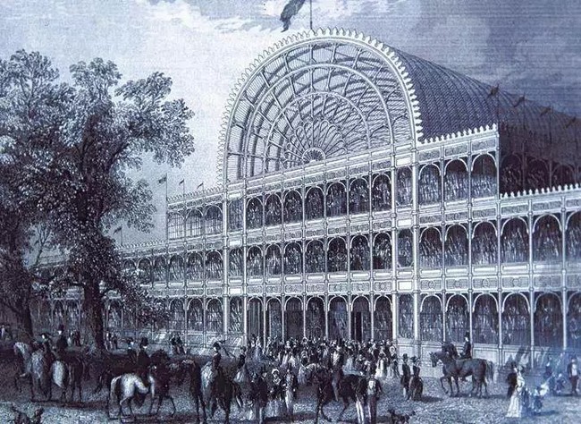 1851年伦敦世博会展馆水晶宫,通体玻璃与钢结构的设计刷新了人们